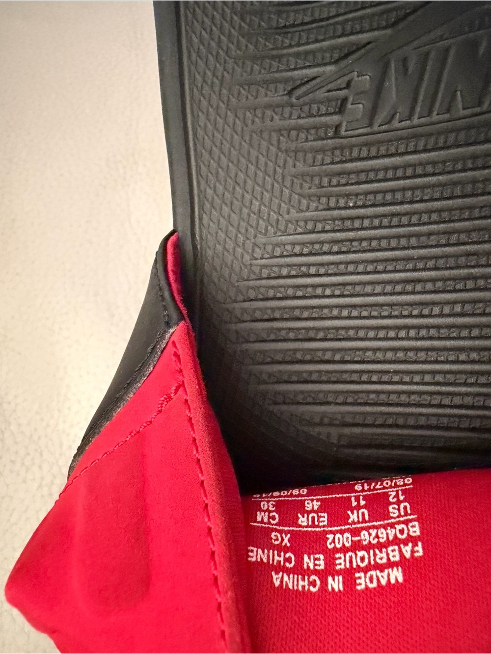 Nike Air slides flip flops size 12 men’s Red and Black Slide Sandals - Picture 4 of 4